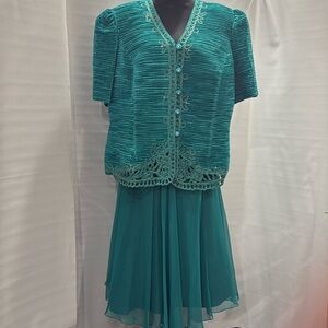 Karen Miller NewYork Green Skirt Suit fully lined, Size 24